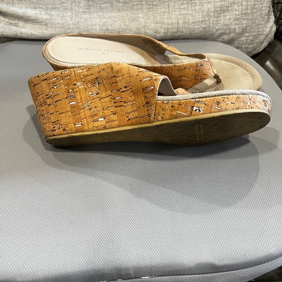 DONALD PLINER CORK SANDALS - Picture 3 of 6